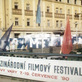 Ve Filmové lázni objevuje režisér Miroslav Janek minulost karlovarského festivalu,  jak ji dnešní fanoušci rozhodně neznají 